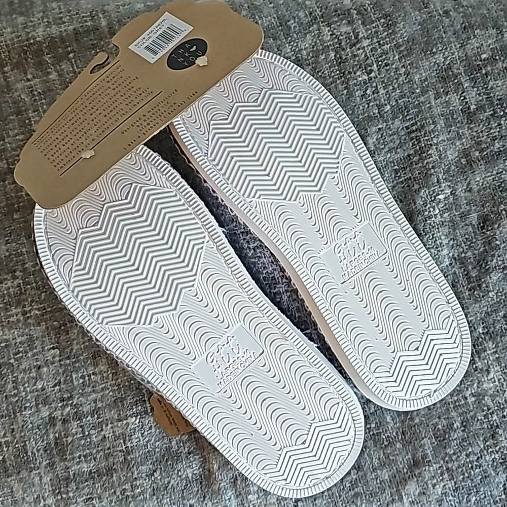 Slippers - Picture 3 of 3